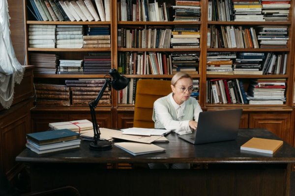 woman on laptop