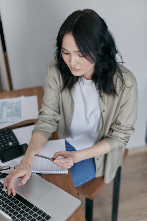 woman on laptop