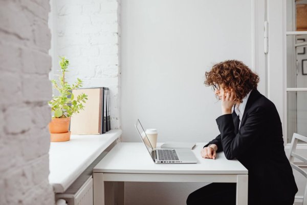 girl on laptop